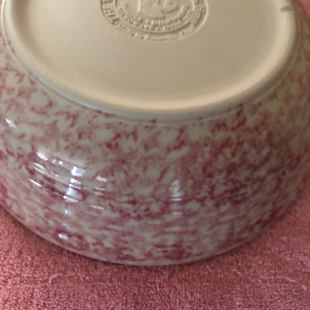Roseville Ohio THE WORKSHOPS OF GERALD E HENN Pink Rose Spongeware Painted Bowl